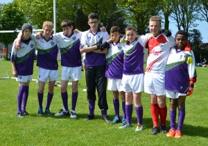 de gauche à droite : Kiriann, Yvan, Thibaut C. (Unlucky Luke), Thibaut B., Adrien, Louis, Brieg, Garcio